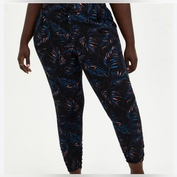Torrid Pants Women’s 2X Crop Classic Fit Jogger Tropical Print Stretch Pull On - Picture 1 of 9